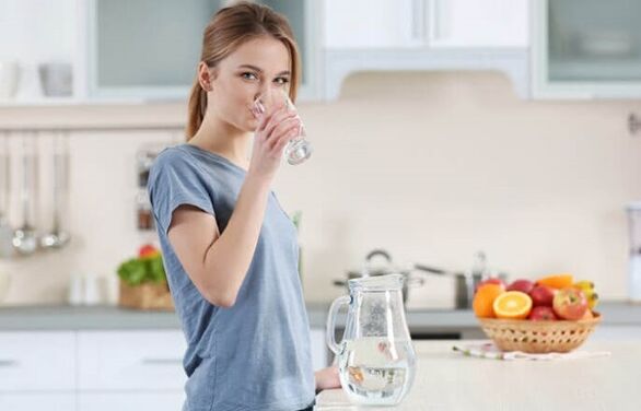 Drink water before a meal to lose weight on a lazy diet